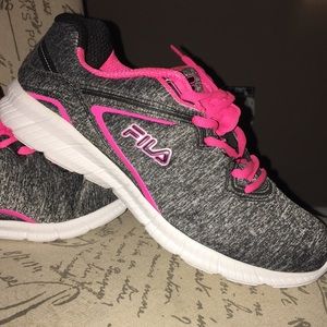 Brand New Fila Memory foam grey/pink sneakers 9